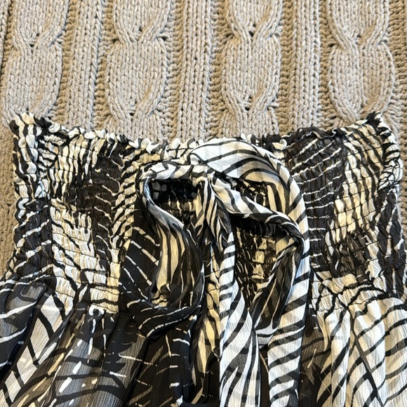 White House black market brand smock top bathing suit cover-up. One size. Bin 8 - Picture 5 of 5